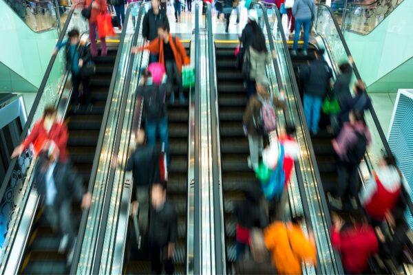 8 important things to pay attention to when using escalators